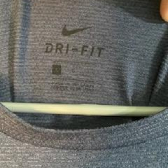Nike Dri-Fit Tee, size Large - Picture 3 of 4